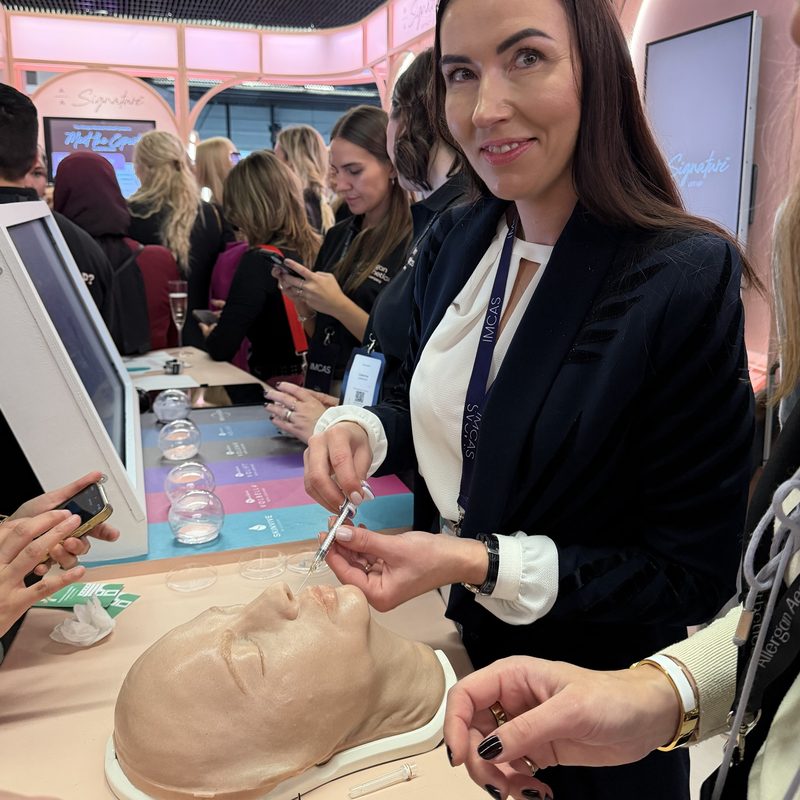 Esteetilise meditsiini kongress, süstimise demonstratsioon